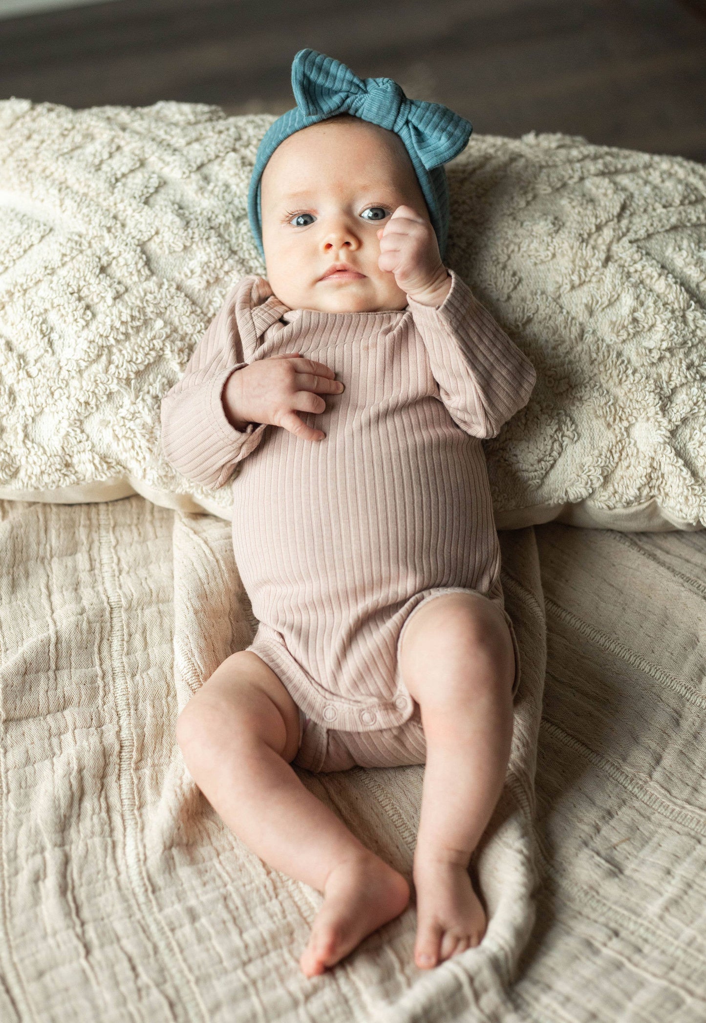 Baby organic cotton ribbed bodysuit: Dusty