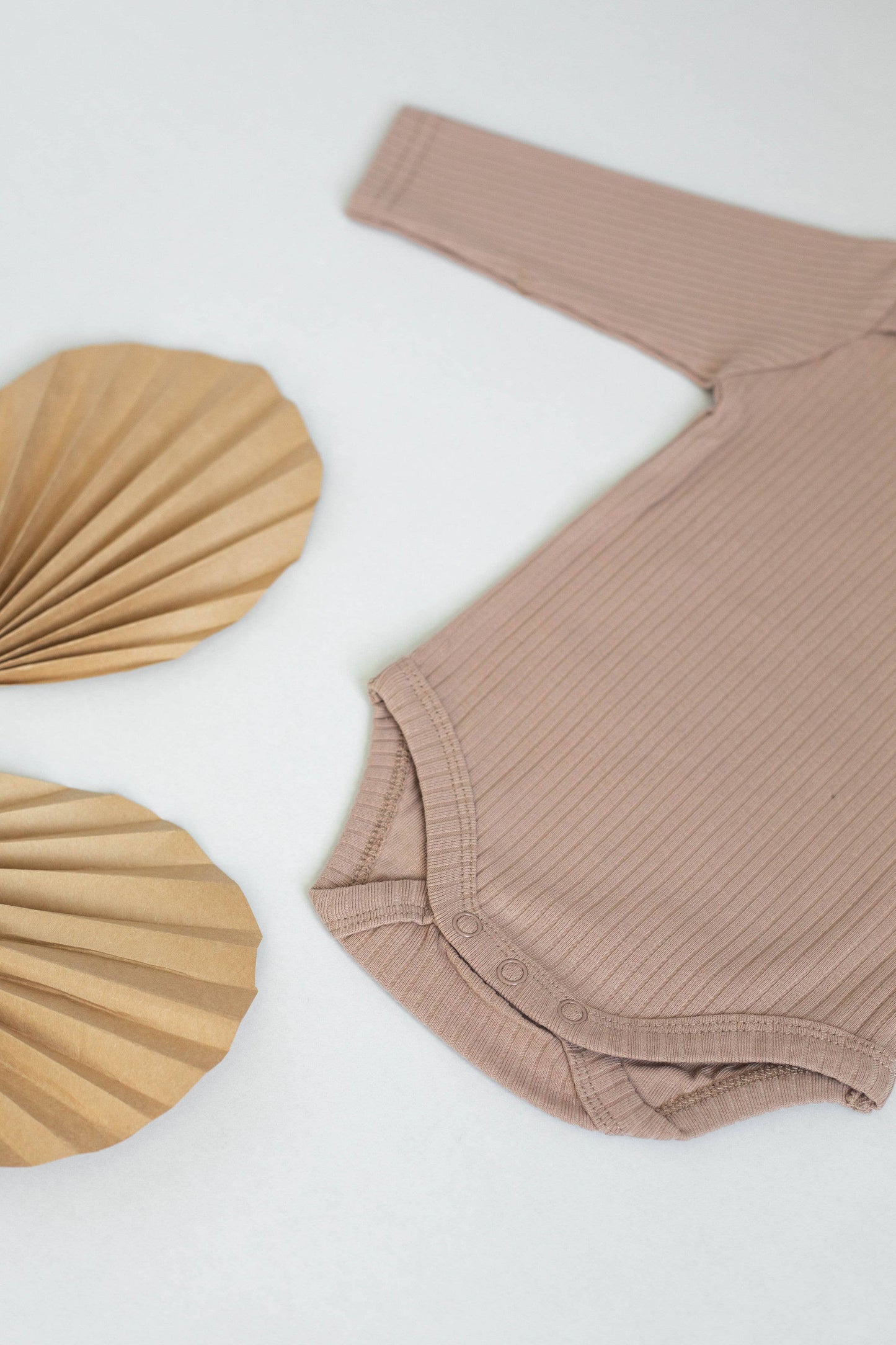 Baby organic cotton ribbed bodysuit: Dusty